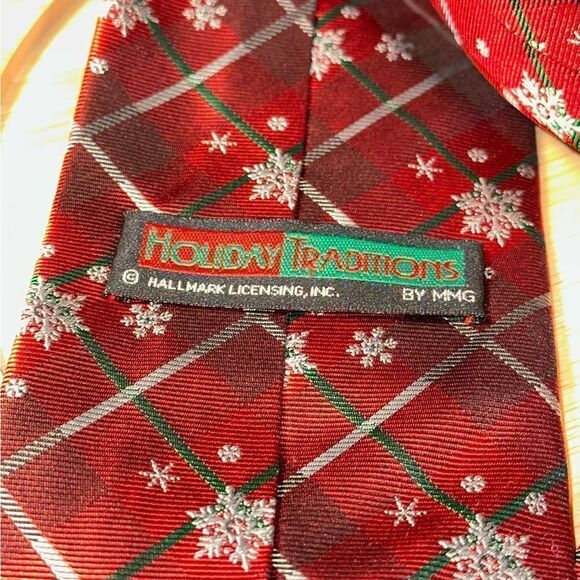 Holidays Traditions Christmas 100% silk tie in perfect condition by Hallmark - Picture 5 of 6
